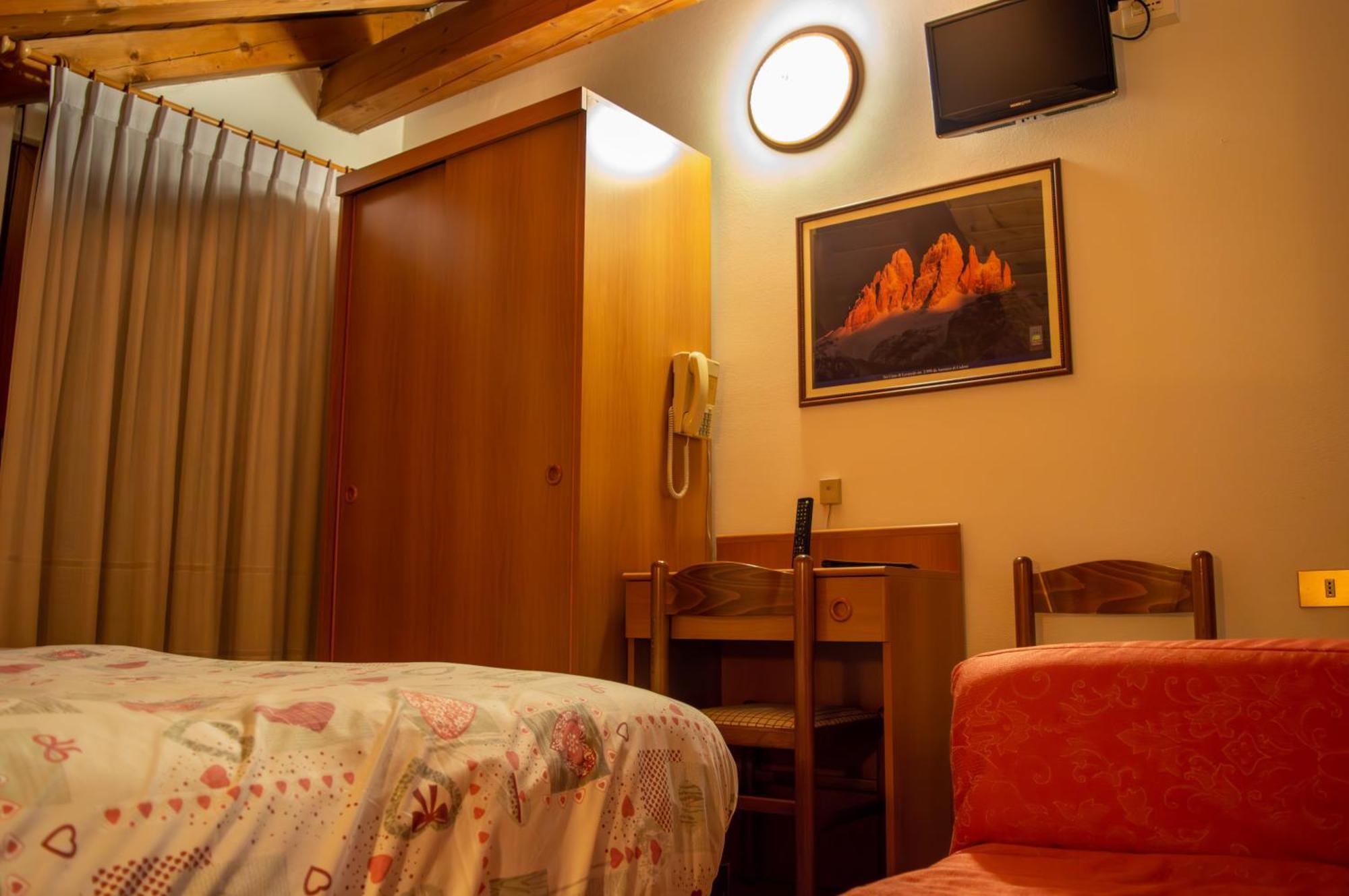Hotel Serena - Tre Cime Views Auronzo di Cadore Værelse billede